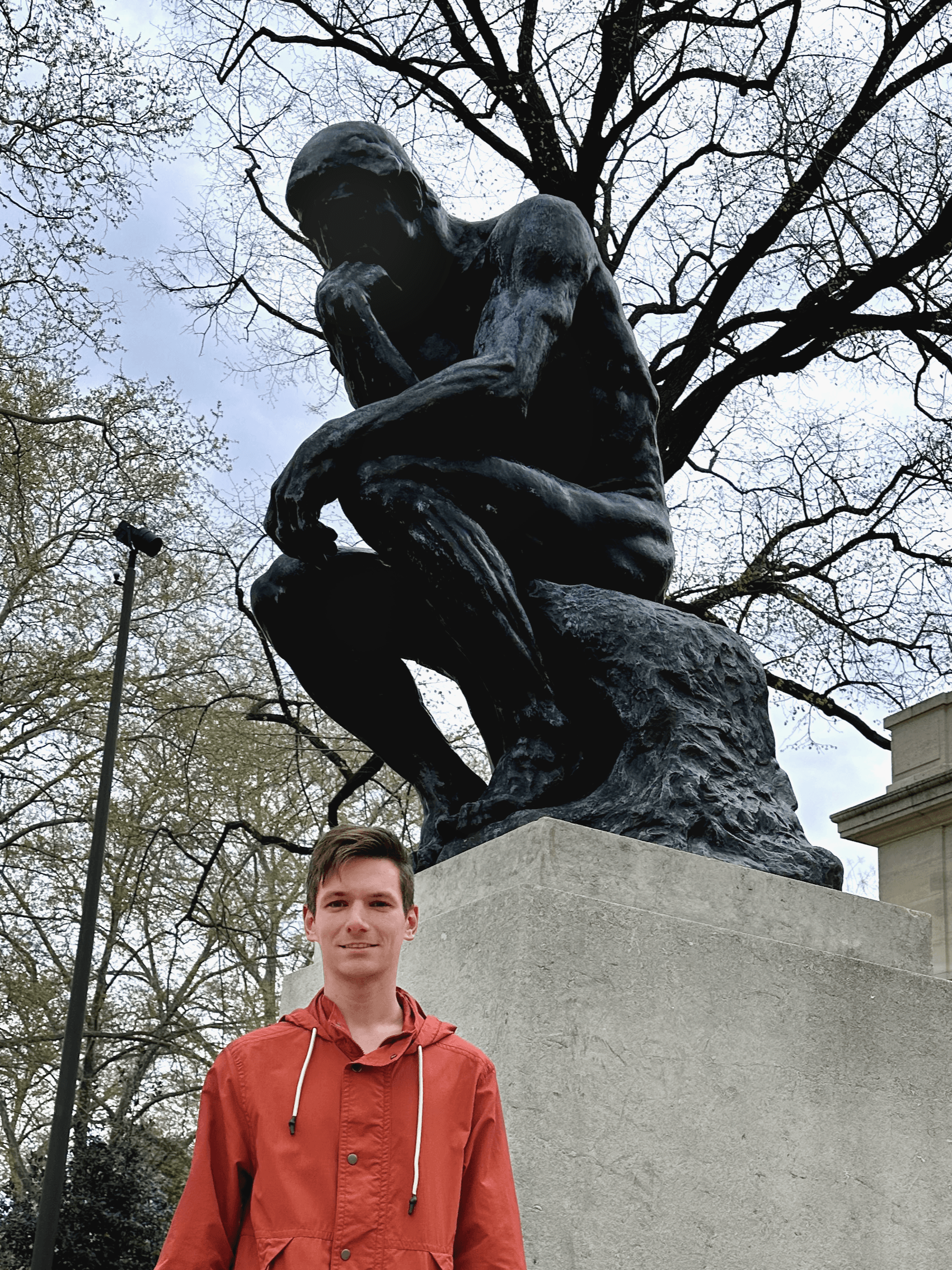 Matthew standing standing in front of Rodin's The Thinker statue